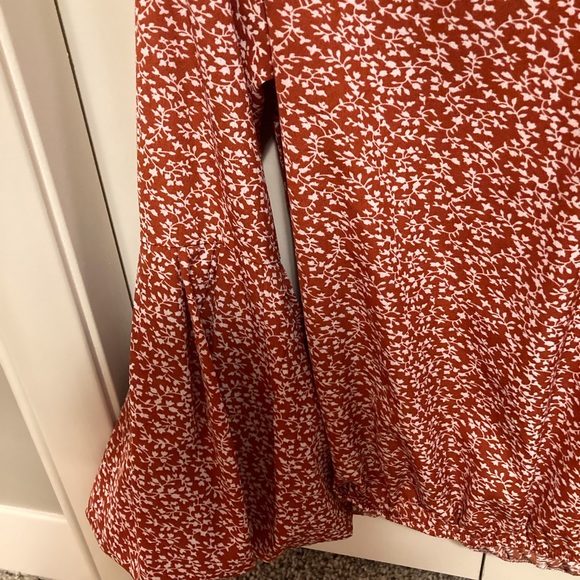 SOLD Bell Sleeve Rust Print Top Size M - Picture 4 of 4